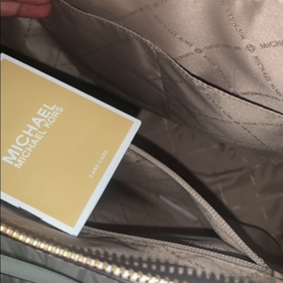 Michael Kors Purse never used - Picture 2 of 3